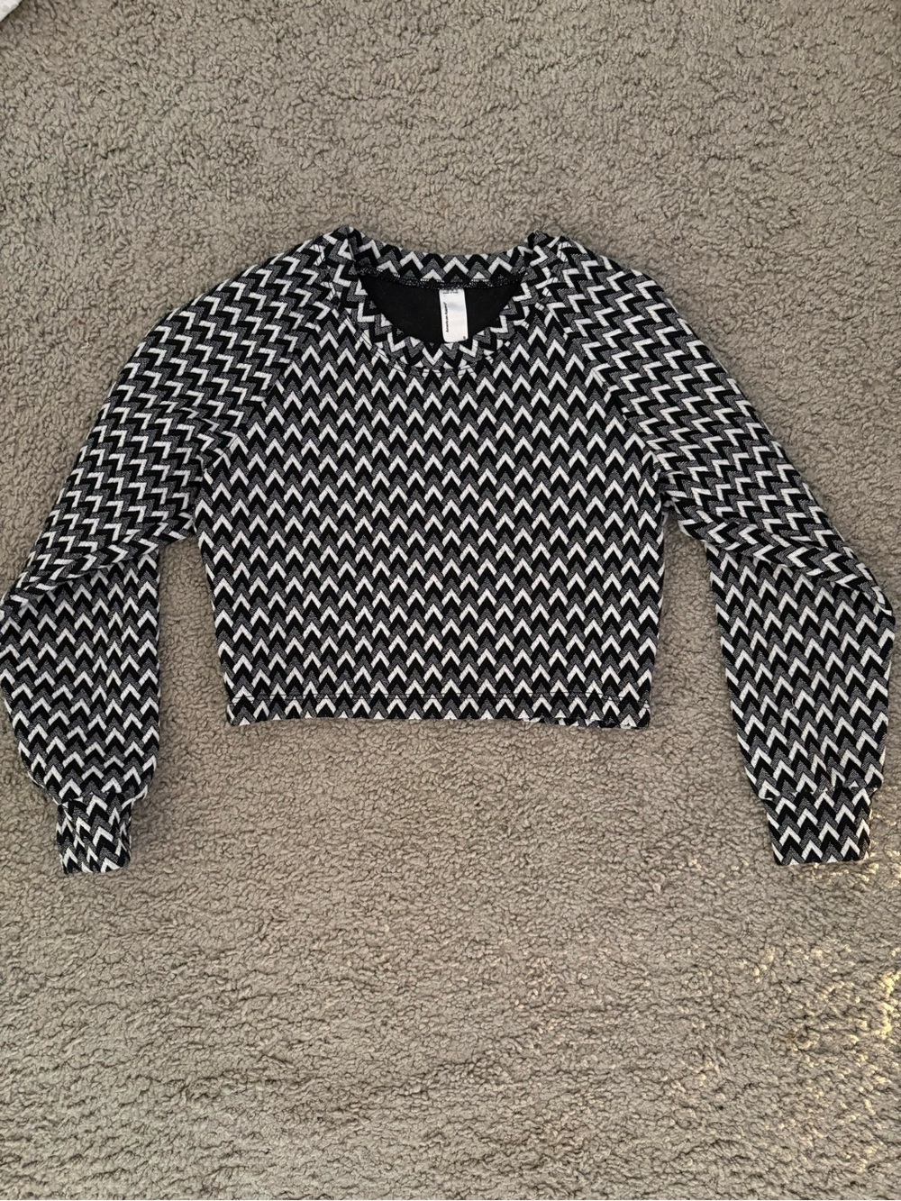 American Apparel Black & White Zigzag Long-Sleeve Crop Top Sweater